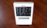 湿度表示機能がある目覚まし時計の画像